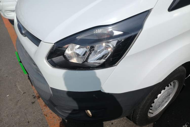 Used Ford Transit 2019 2.0T Diesel Multi-Purpose Commercial Vehicle Short Wheelbase Low Roof 6-Seater China VI Standard
