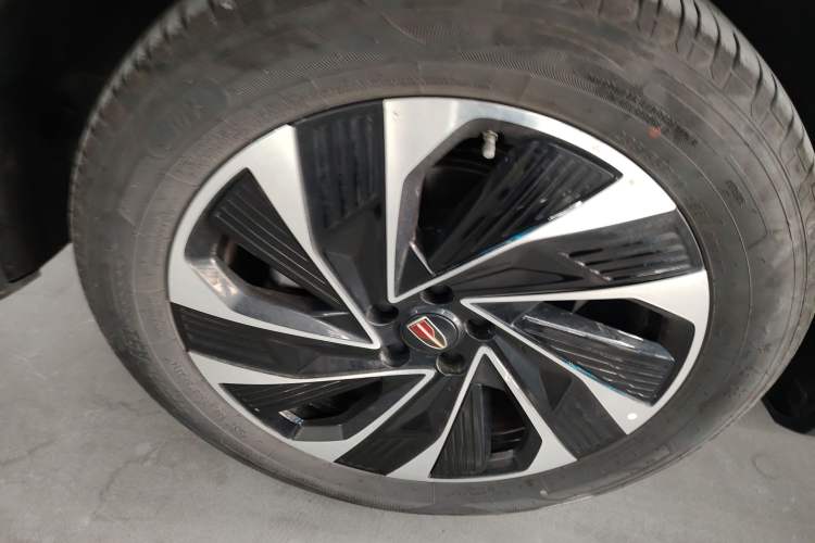 Used Hongqi HS7 PHEV 2024 2.0T PHEV Four-Wheel Drive Flagship Edition 6 Seats Right Rear Wheel Hub