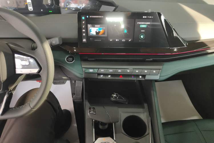 Used Changan UNI-V iDD 2024 Blue Whale Smart Electric iDD 136km Luxury Model
