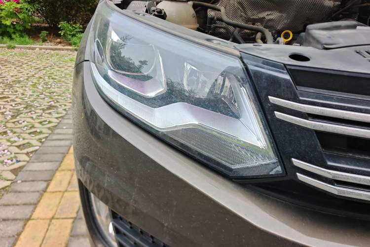 Used Volkswagen Tiguan 2016 280TSI Automatic Two-Wheel-Drive Silk Road Style Edition Right Front Headlight