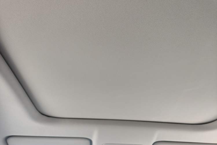 Used CHANGAN OSHAN Z6 2023 Blue Whale 1.5T DCT Smart-Led City Edition
