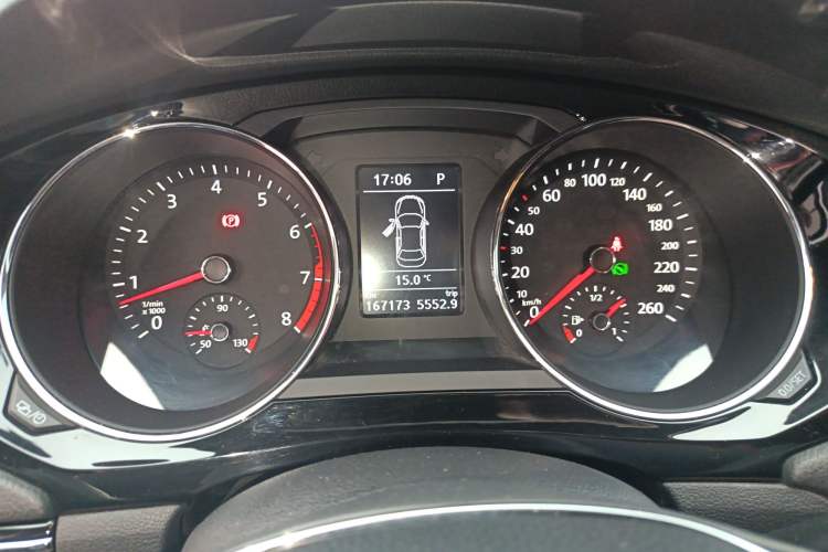 Used Volkswagen Sagitar 2017 230TSI Automatic Luxury Edition
