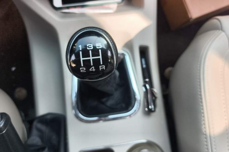 Used FORTHING Lingzhi 2020 M5L 1.6L Luxury 7-Seater Gear Lever