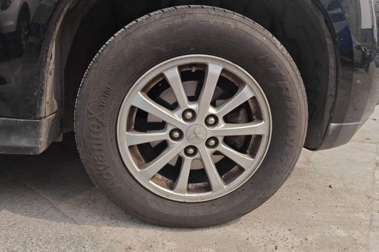 Used Mitsubishi ASX 2013 2.0L CVT Two-Wheel Drive Elite Edition Exterior 7