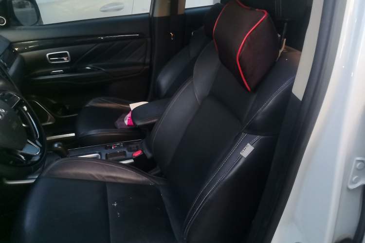 Used Mitsubishi Outlander 2019 2.0L Two-Wheel Drive Comfort Edition 5 Seats China V Standard Left Front Seat