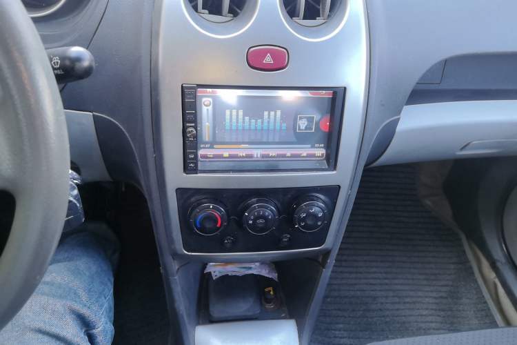 Used FAW Weizhi V2 2010 1.3L AMT Flagship Version Audio And AC Panel