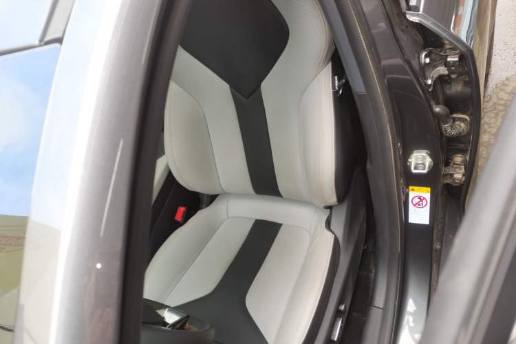 Used Changan UNI-V iDD 2024 Blue Whale Smart Electric iDD 136km ZhiKu Model