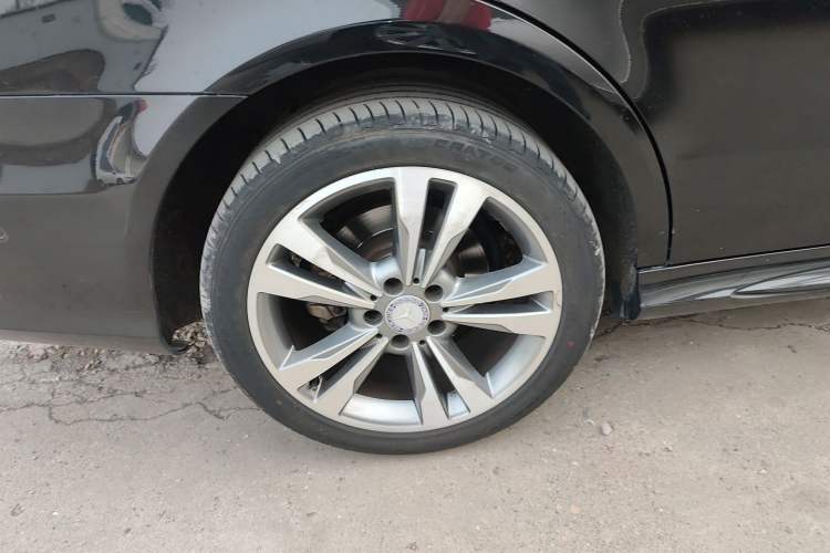 Used Mercedes-Benz E-Class 2015 Restyled E 260 L Sport Edition Exterior 5