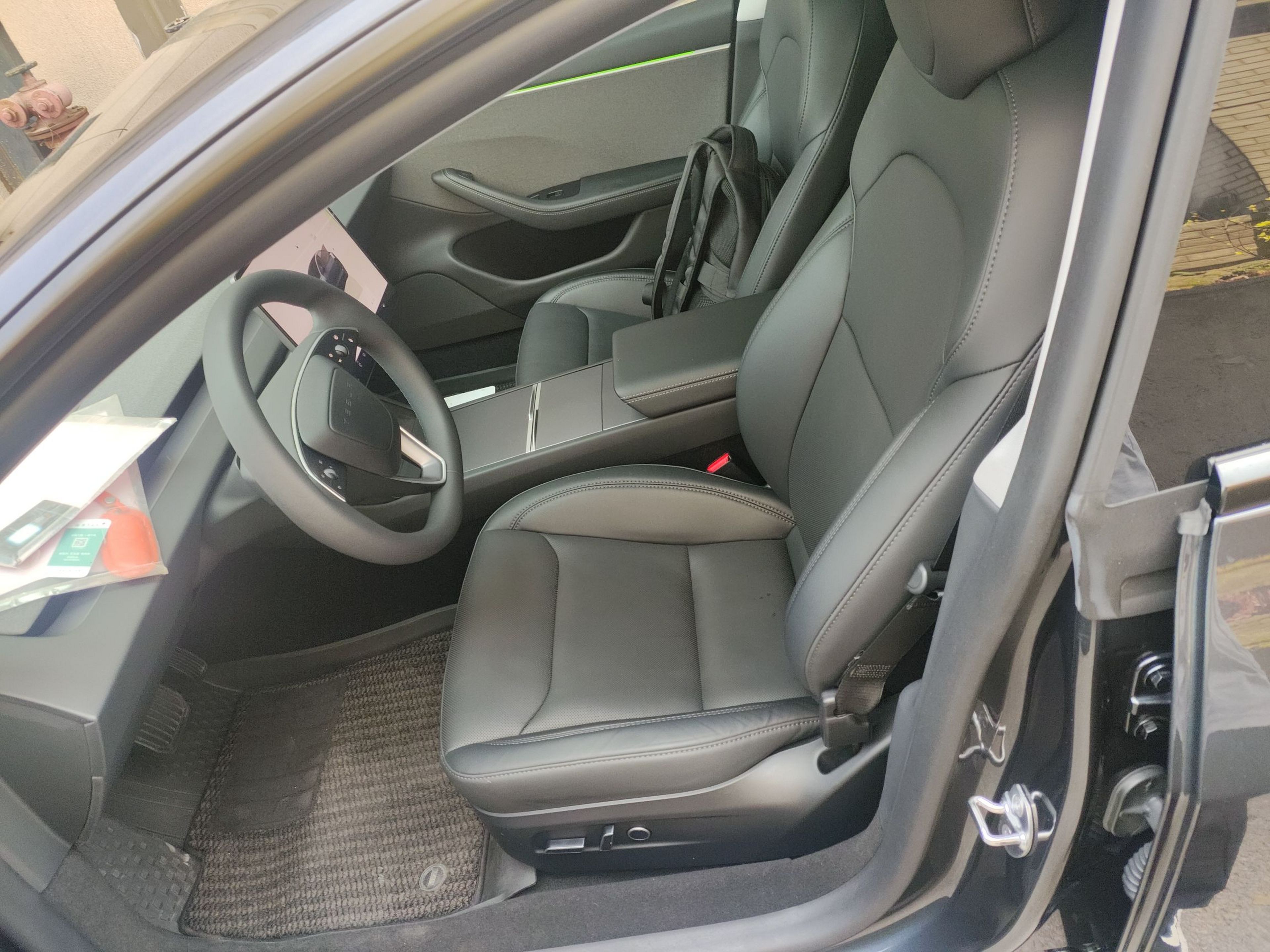 Переднее сиденье в автомобиле