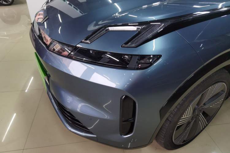 Used Lynk & Co 08 EM-P 2025 220 km All-Wheel-Drive Performance Halo