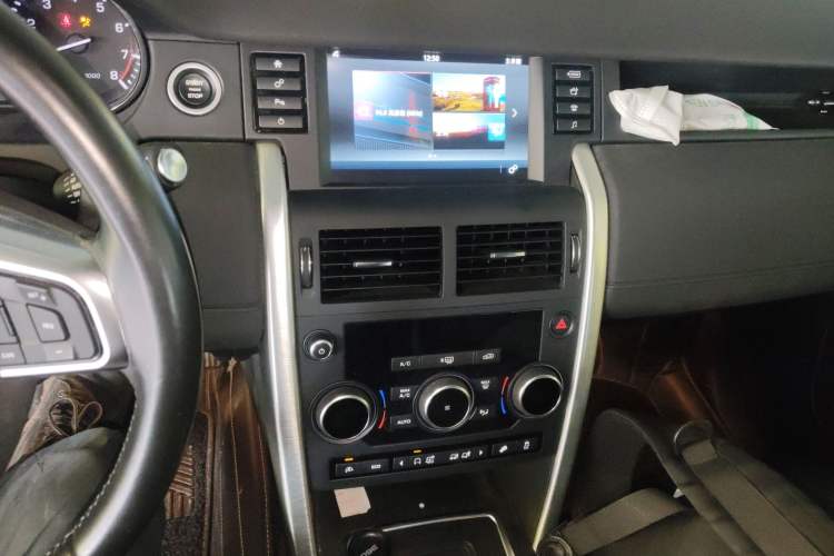 Used Land Rover Discovery Sport 2016 2.0T SE Audio And AC Panel