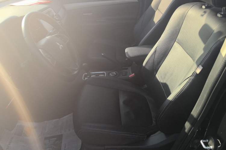 Used Mitsubishi Outlander (Import) 2014 2.4L 4x4 Deluxe Value Edition 5 Seats