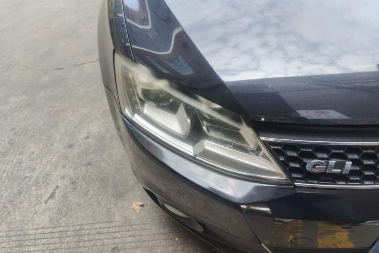 Used Volkswagen Sagitar 2012 1.4TSI Automatic Luxury Edition Right Front Headlight