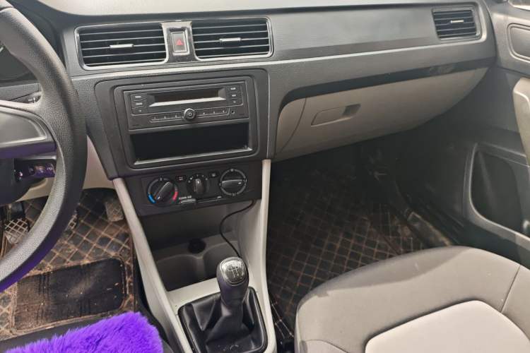 Used Skoda Rapid 2016 1.4L Manual Front-Wheel Drive Model Audio And AC Panel