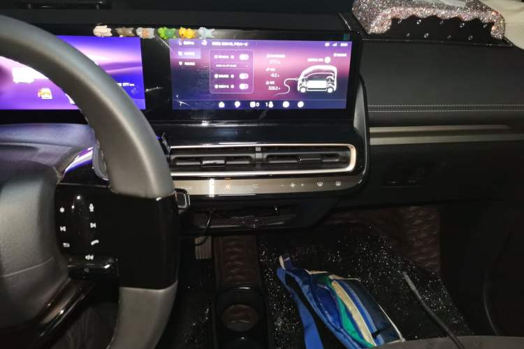 Used Baojun KiWi EV 2023 Edition Strawberry Bear Limited Edition Lithium Iron Phosphate
