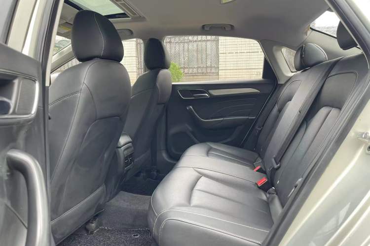 Used Roewe i6 New Energy 2017 45T Hybrid Connect & Smart Enjoyment Edition