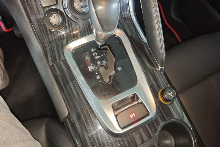 Used Peugeot 3008 2013 2.0L Automatic Trend Edition Gear Lever