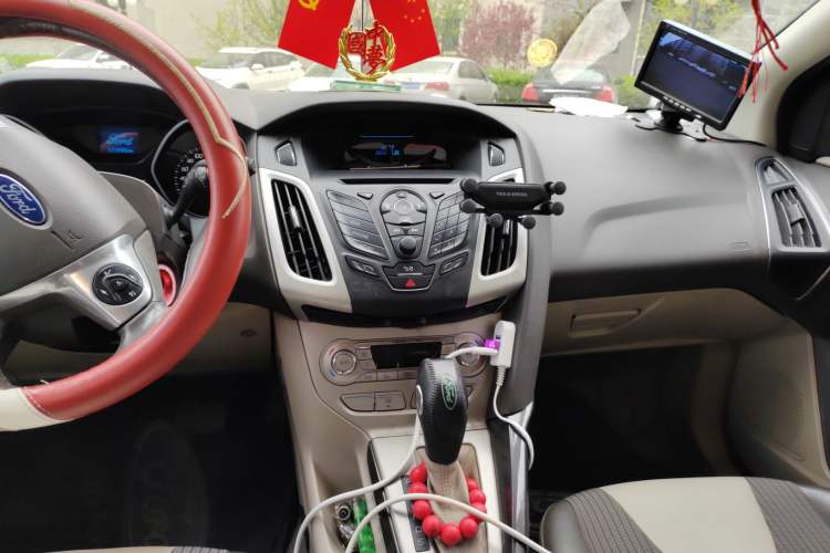 Used Ford Focus 2012 Hatchback 1.6L Automatic Fashion Edition Audio And AC Panel