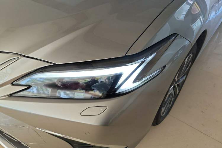 Used Lexus ES 2025 300h Deluxe Edition
