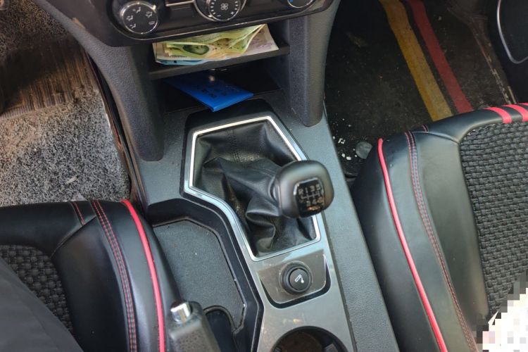 Used JMC Yuhu 7 2020 2.0T Diesel Manual 4x4 Comfort Edition Long Wheelbase China VI Emission Standard JX4D20A6L
