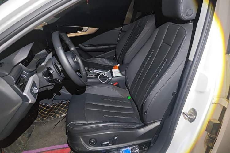 Used Audi A4L 2020 40 TFSI Fashionable and Elegant Model
