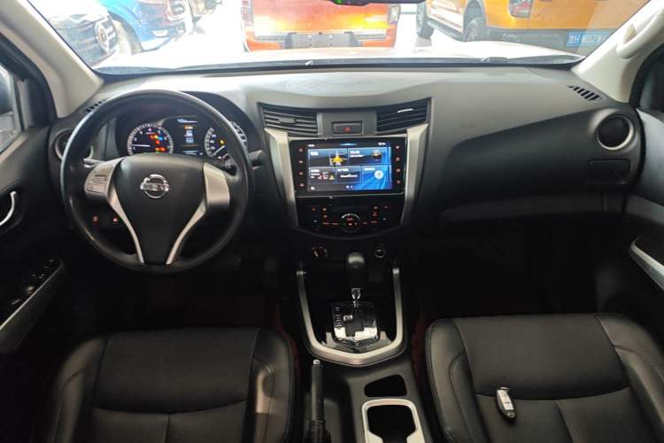 Used Nissan Navara 2021 2.5L Automatic 4x4 Premium Version QR25
