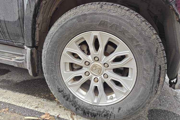 Used JMC Yusheng S350 2013 2.4T Automatic 2WD Diesel Luxury Edition 5 Seats
