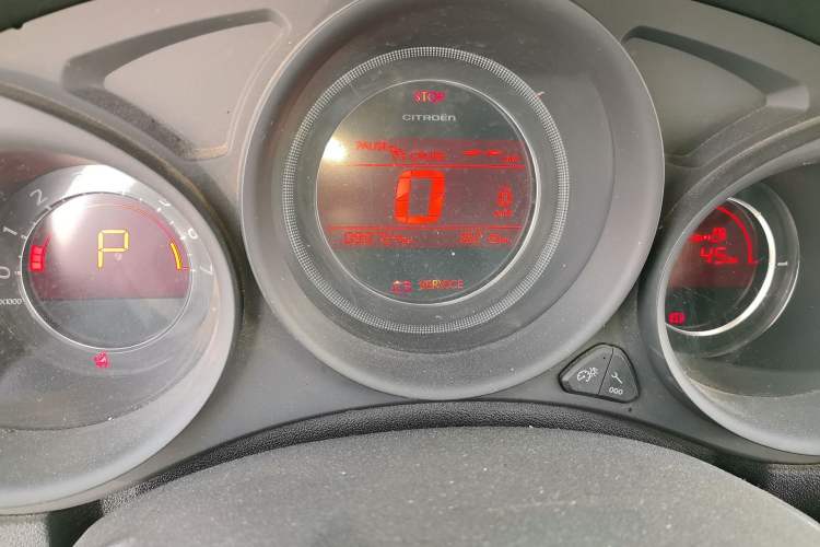 Used Citroen C4L 2015 1.2T Automatic Luxury Edition Odometer Close Up