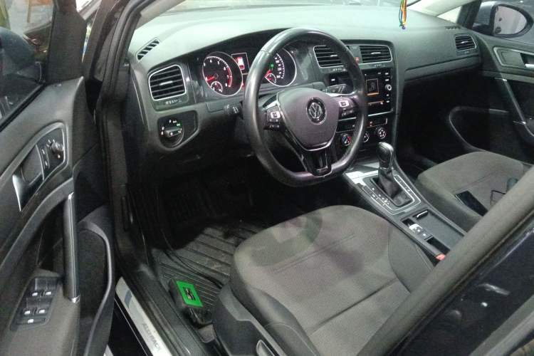 Used Volkswagen Golf 2019 1.8TSI Travel Edition Driver Seat