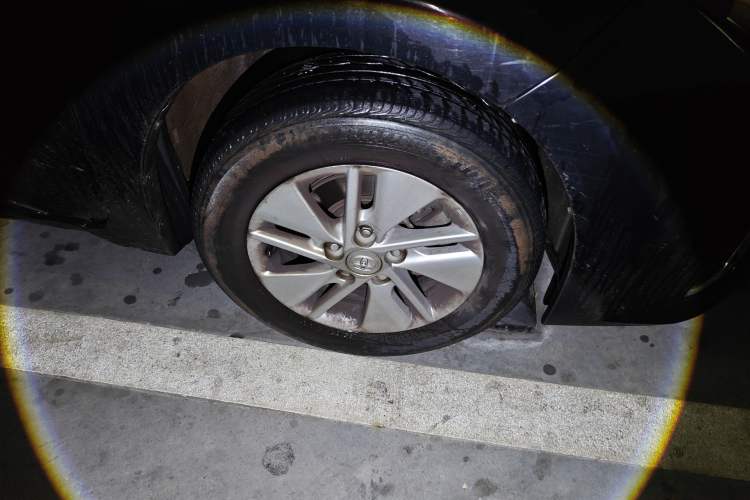 Used Toyota Corolla 2014 1.6L CVT GL-i Right Front Wheel Hub