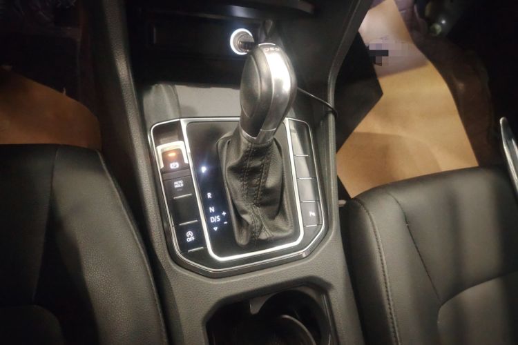 Used Volkswagen Golf Sportsvan 2016 230TSI Automatic Trend Edition Gear Lever