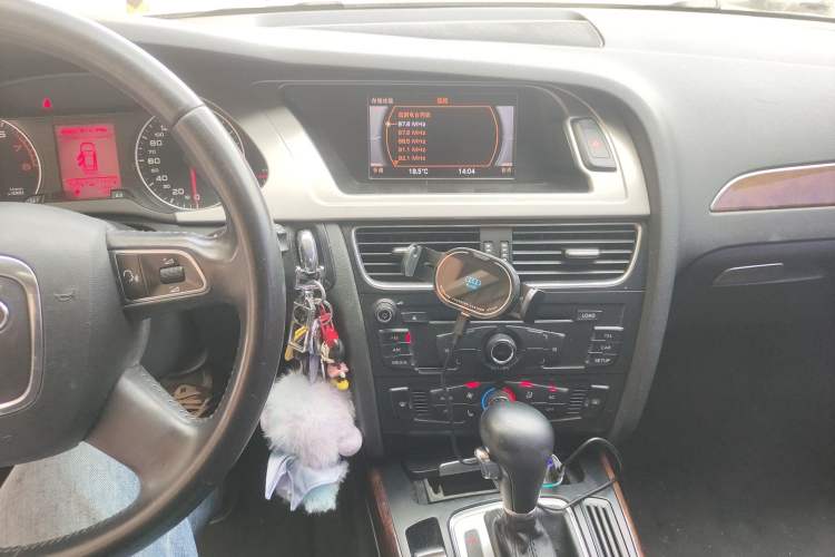 Used Audi A4L 2012 2.0 TFSI automatic Comfort trim level