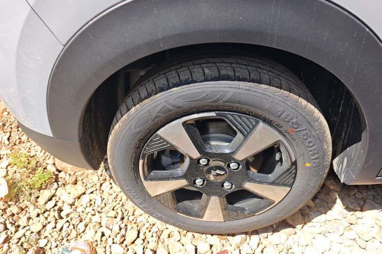 Used Wuling Bingo PLUS 2024 510 km Range 5-Seater Version Right Rear Wheel Hub