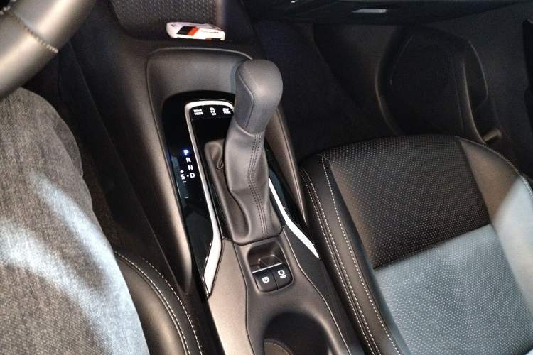 Used Toyota Levin 2024 Smart Electric Hybrid Dual-Engine 2.0L Leading Edition