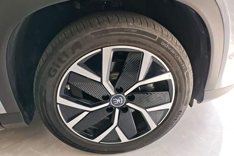 Used BYD Song L DM-i 2025 Intelligent Driving Version 160 km Excellence Edition Right Front Wheel Hub