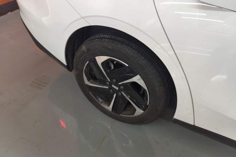 Used Geely Galaxy L6 2024 125km PLUS Dragon Edition Right Rear Wheel Hub