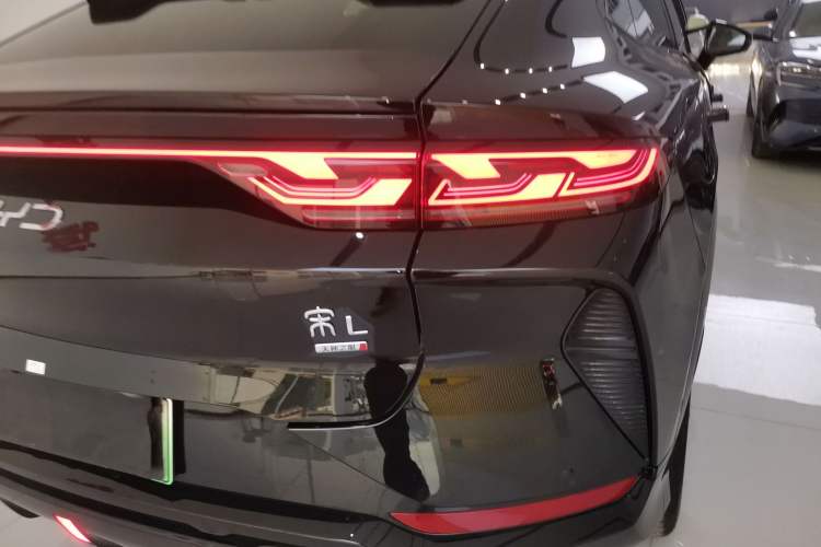 Used BYD Song L EV 2025 Intelligent Driving Version 662 km LiDAR Excellence Edition
