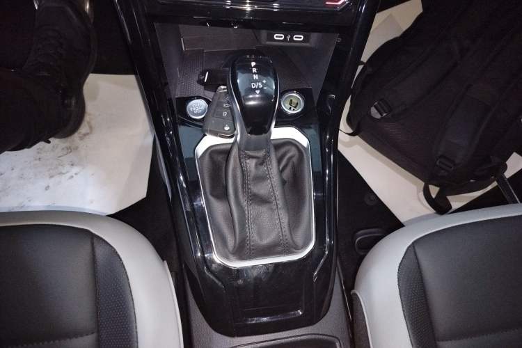 Used Volkswagen T-ROC 2023 300TSI DSG Two-Wheel-Drive Chen Guang Edition