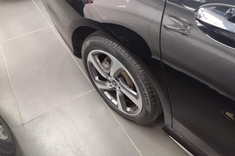 Used Mercedes-Benz E-Class 2019 Restyled E 300 L Sporty and Stylish Edition Right Rear Wheel Hub