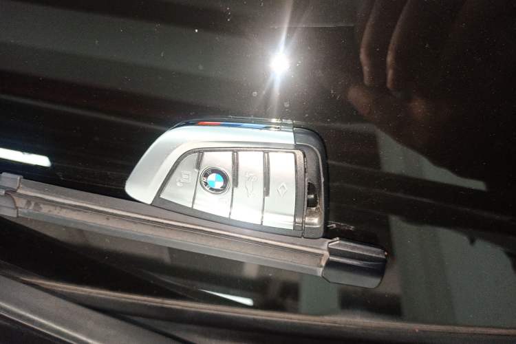 Used BMW 5 Series 2022 525i M Sport Package Vehicle Key