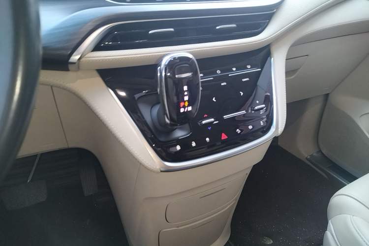 Used Buick GL8 2023 ES Lu Zun Deluxe Model
