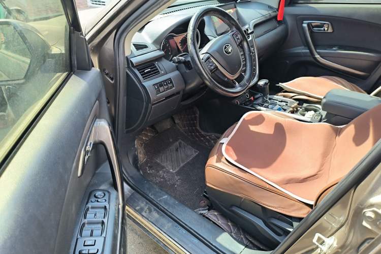 Used Bestune X80 2017 2.0L automatic Technology trim level Driver Seat