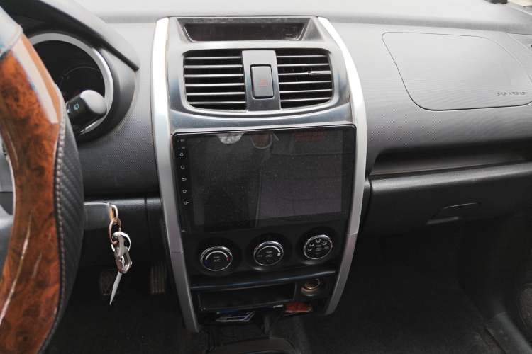 Used CHANGAN CX20 2014 1.4L Manual Sport Edition China V Standard Audio And AC Panel