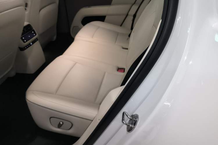 Used Li Auto i6 2025 Model Four-Wheel-Drive Standard Type Left Rear Seat