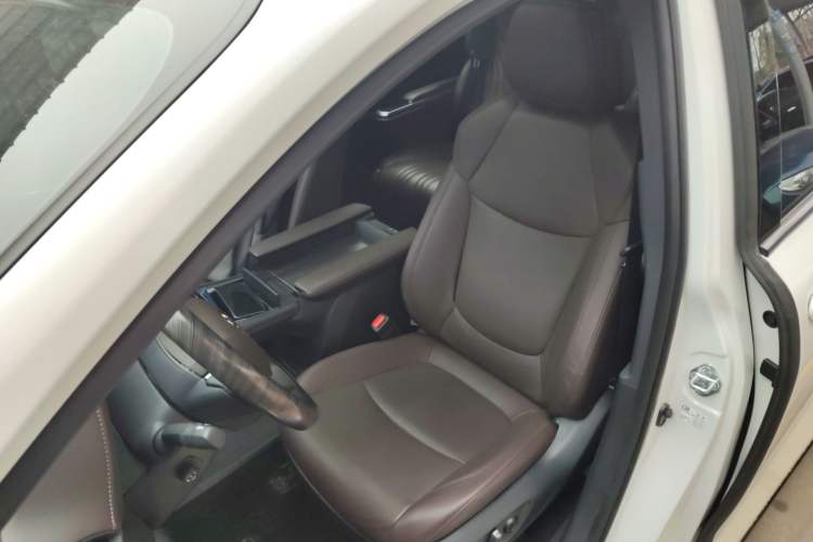 Used Toyota Granvia 2022 2.5L Hybrid Flagship Edition