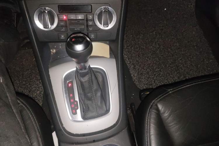Used Audi Q3 2013 35 TFSI Ambition Edition Gear Lever