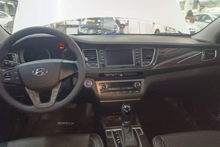 Used Hyundai Mistra 2016 1.6T Automatic Smart GLS Audio And AC Panel