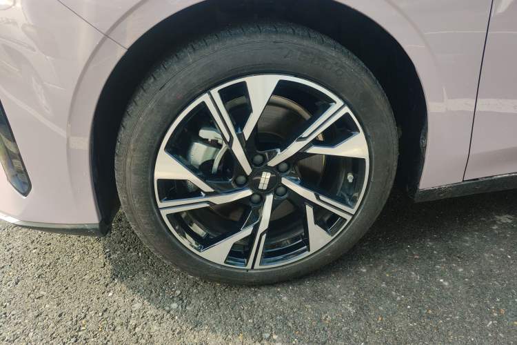 Used Geely Galaxy L6 2024 125km Creative Edition
