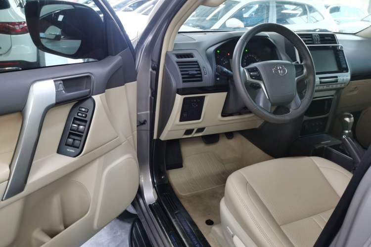 Used Toyota Prado 2018 4.0L TXL Dual Airbags External Mount – Middle East
