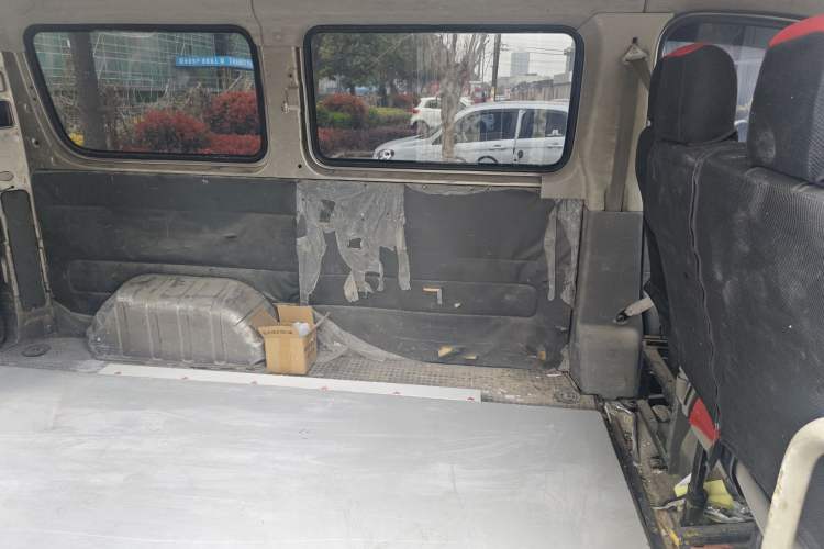 Used SAIC MAXUS Xintu V80 2014 2.5T Aoyuntong Short Wheelbase Low Roof Left Rear Seat